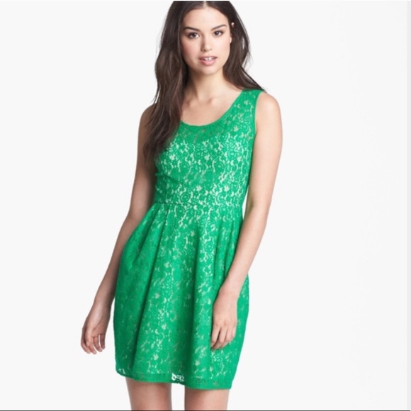 Betsey Johnson Dresses & Skirts - EUC Betsey Johnson Green Lace Dress
